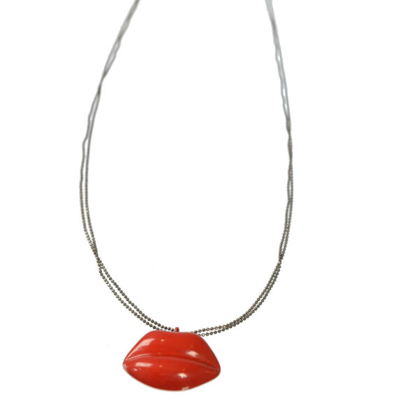 Lange vintage ketting met rode lippen